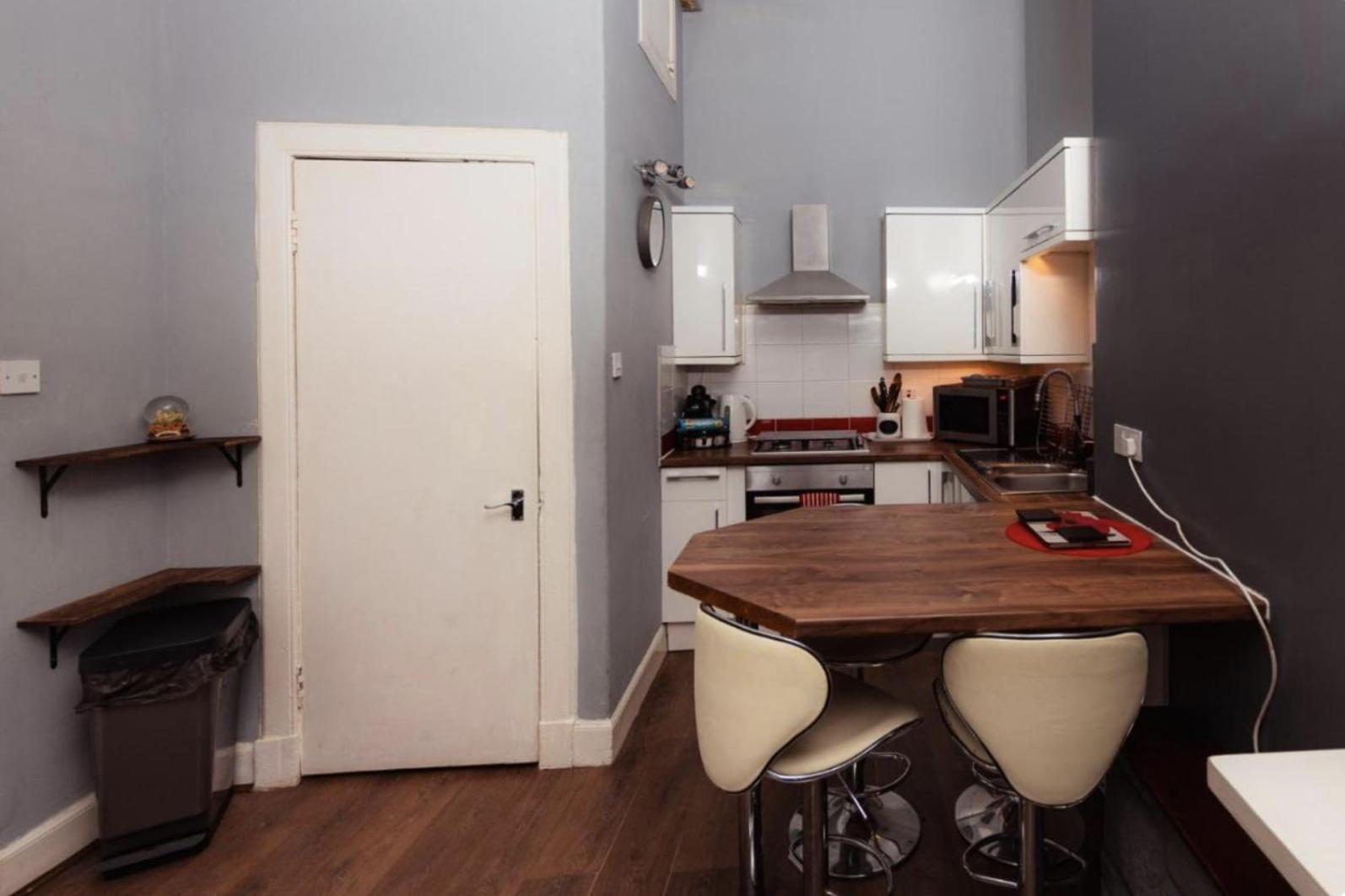 Warm Apartment By Holyrood Palace! เอดินบะระ ภายนอก รูปภาพ