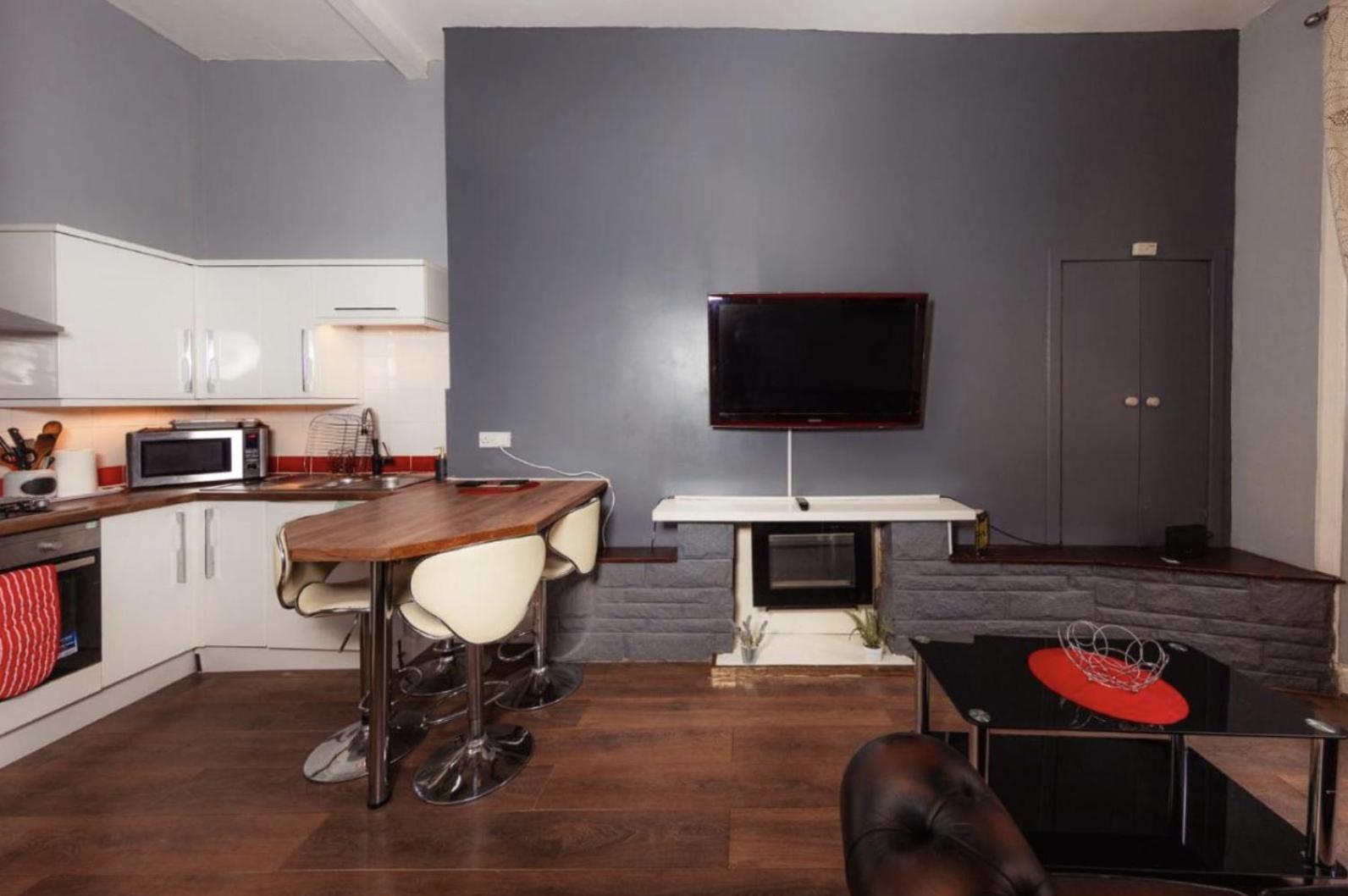 Warm Apartment By Holyrood Palace! เอดินบะระ ภายนอก รูปภาพ